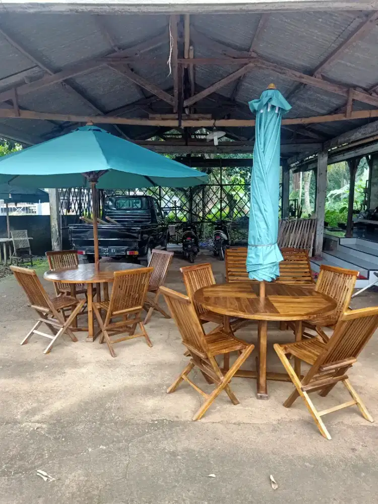 Set meja kursi payung cafe outdoor