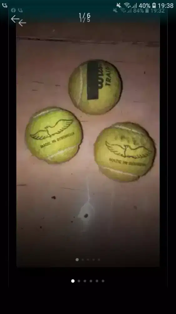 3 bh bola kasti slh 1 dr permainan olah raga kond bgs mls mgkn ada bth