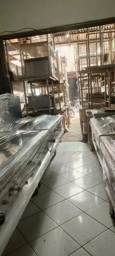 Perlengkapan resto bekas siap pakai