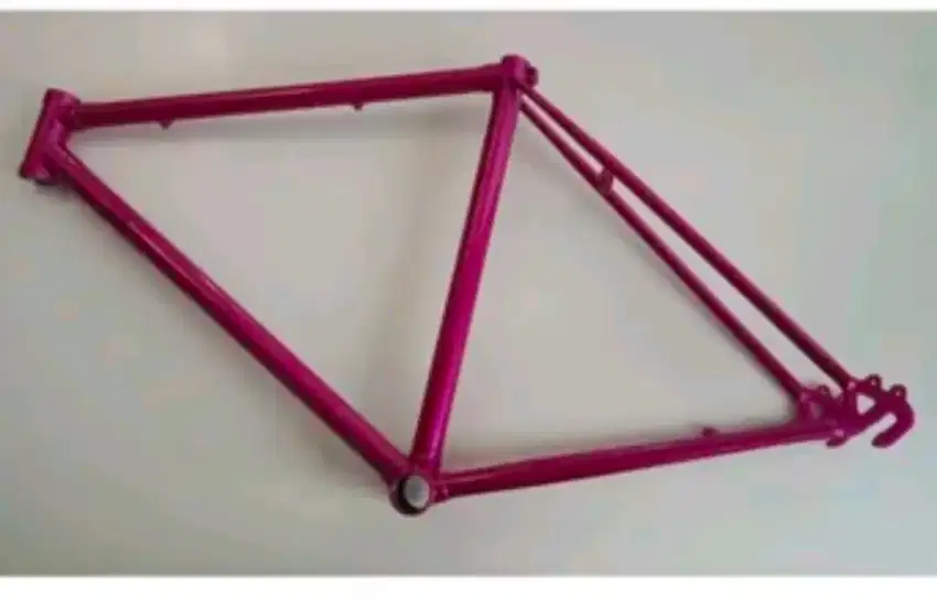 Frame sepeda balap ban 24+. Sudah di repaint semprot duco