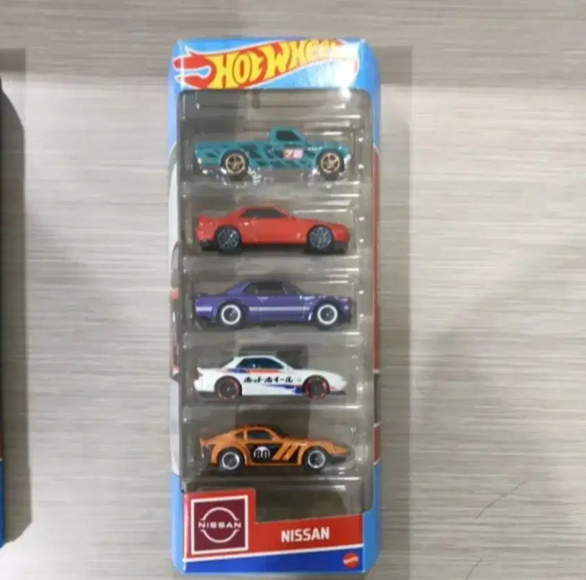 Hot wheels isi 5 nissan