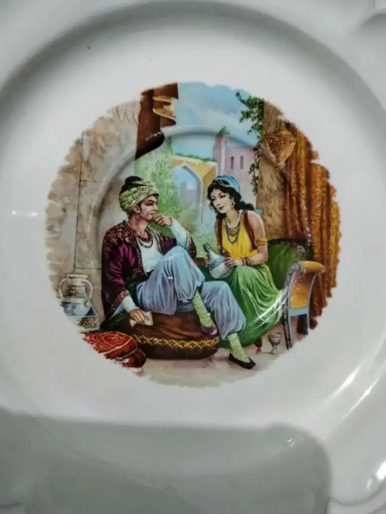 Piring Pajangan Antik