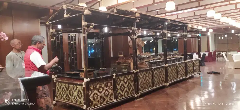 Etalase bambu hitam/spesialis pengrajin saung bambu harga per meter