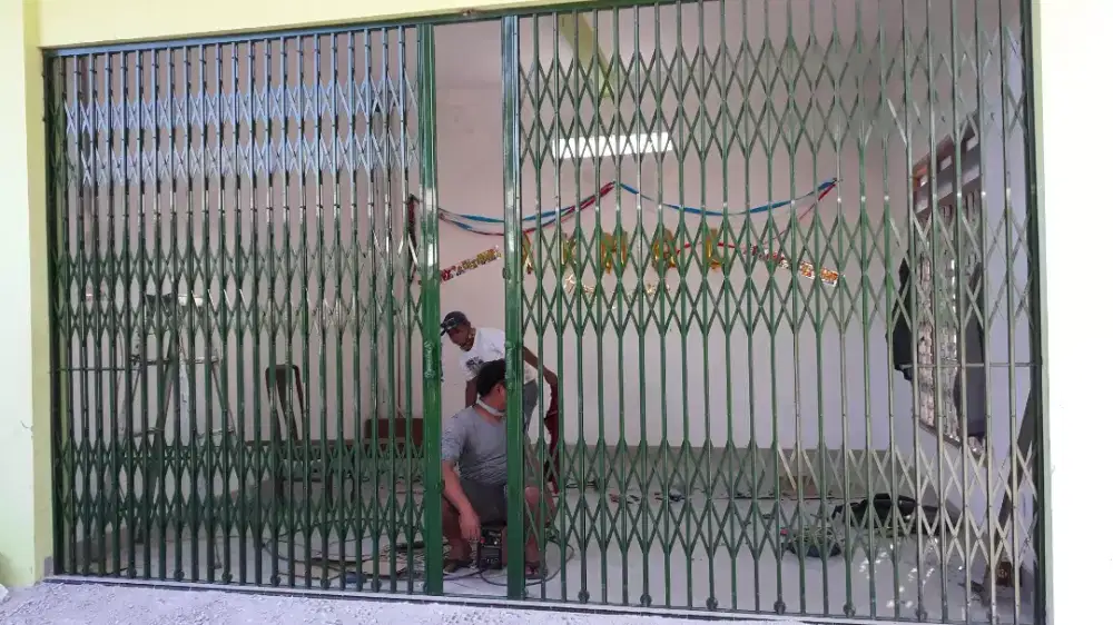 Harmonika folding gate baru saja