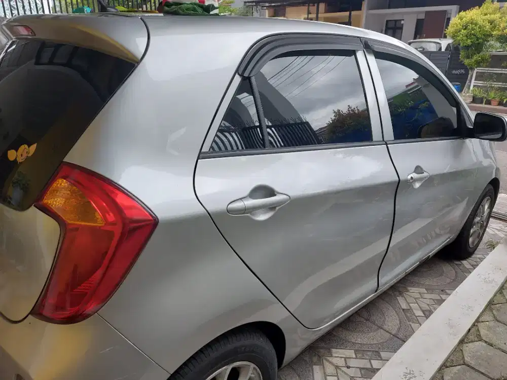 kaca film mobil hitam atau silver KTT