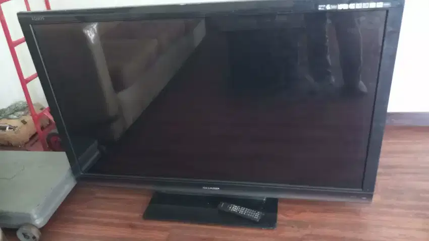 MASIH JERNIH DAN BAGUS - TV LCD SHARP 60 INCH MASIH BAGUS