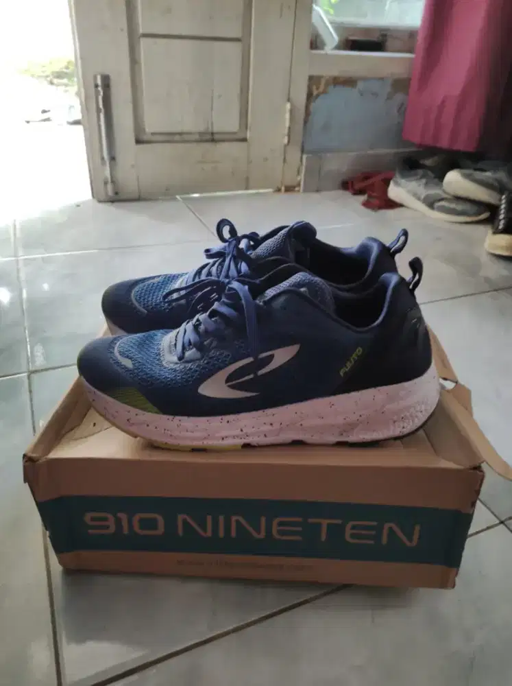 Sepatu lari nineten ( 910 ) fuuto accel ukuran 42