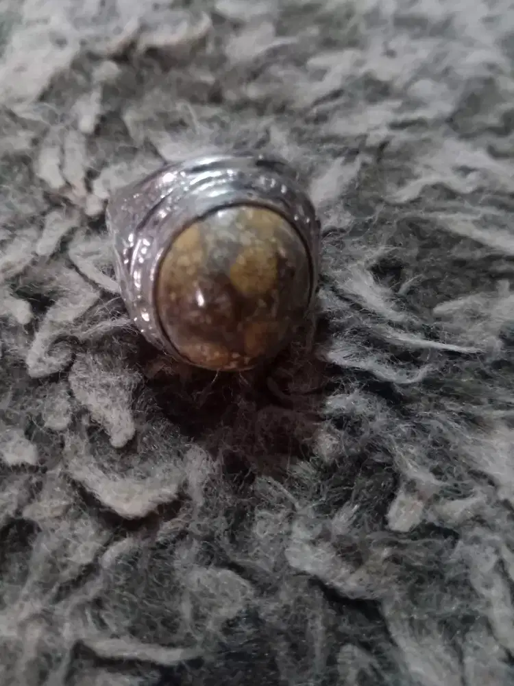 Cincin batu teratai antik