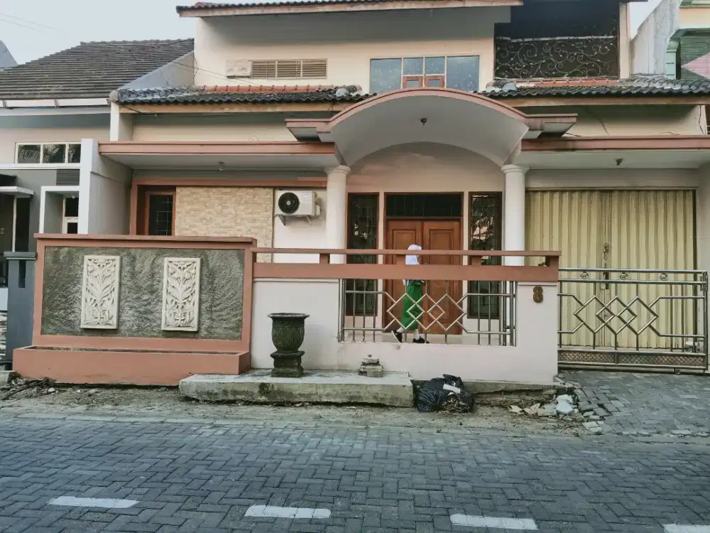 Disewakan rumah / bisa untuk kantor strategis pusat kota