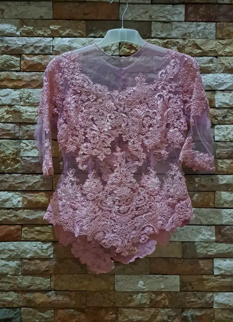 Kebaya modern karya Mega