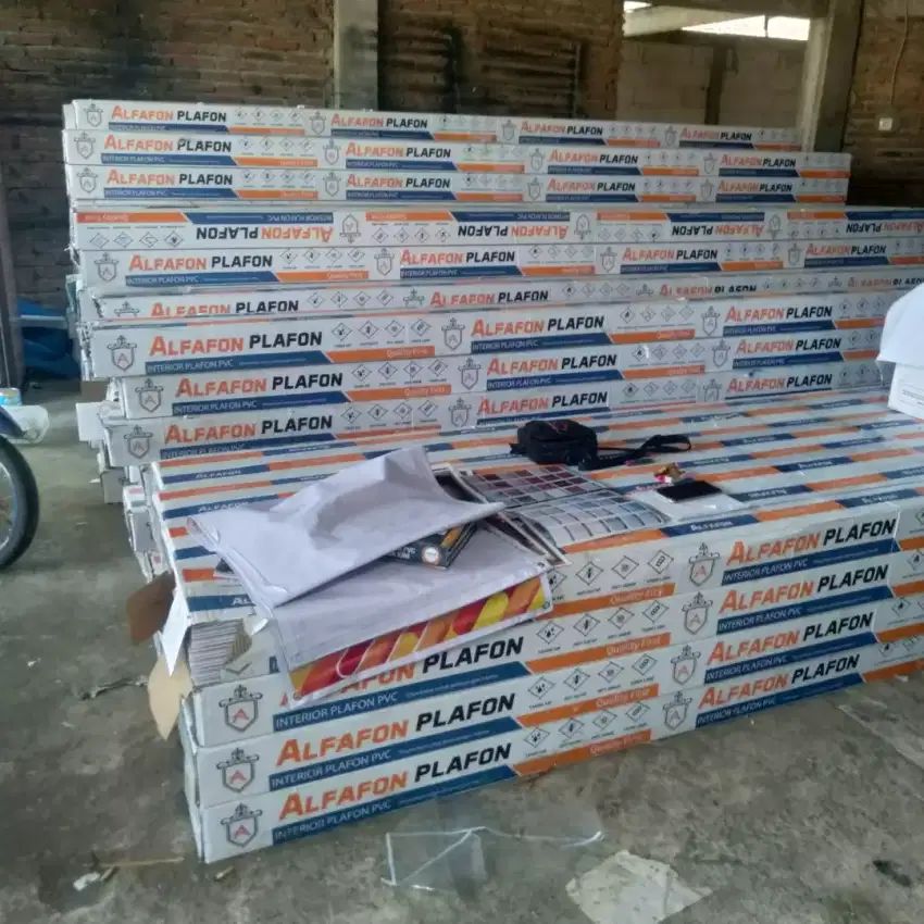 Plafon PVC, gibsun. Kusen jendela pintu aluminium.partisi kaca