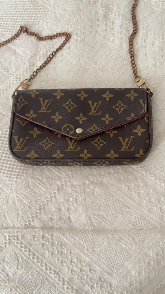 LOUIS VUTTON MONOGRAM SLING BAG
