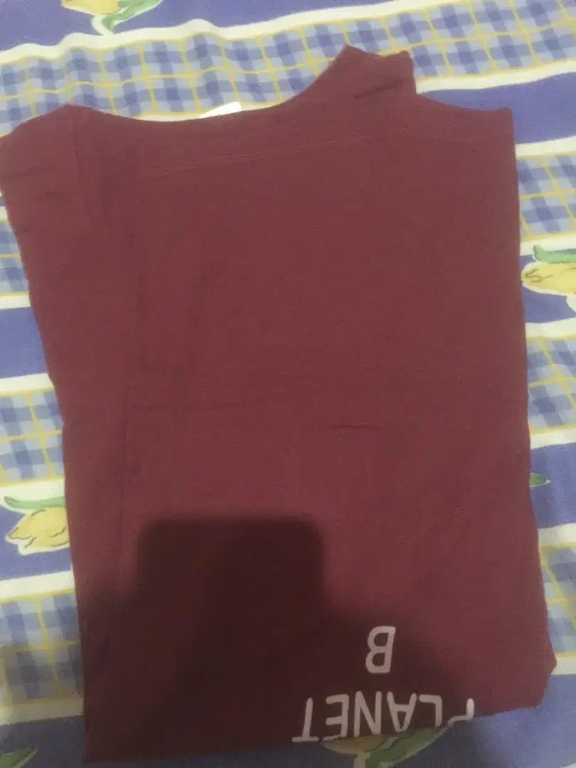 dijual baju wrna merah merk Premium Cotton Size ( M )