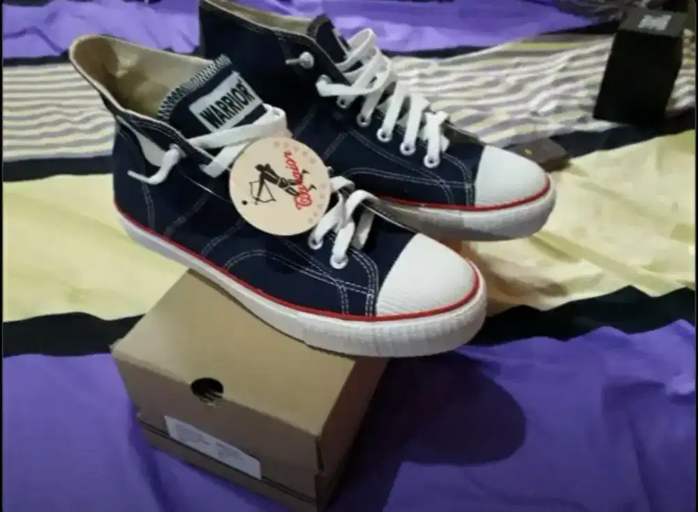 Sepatu Warrior Classic Biru Navy