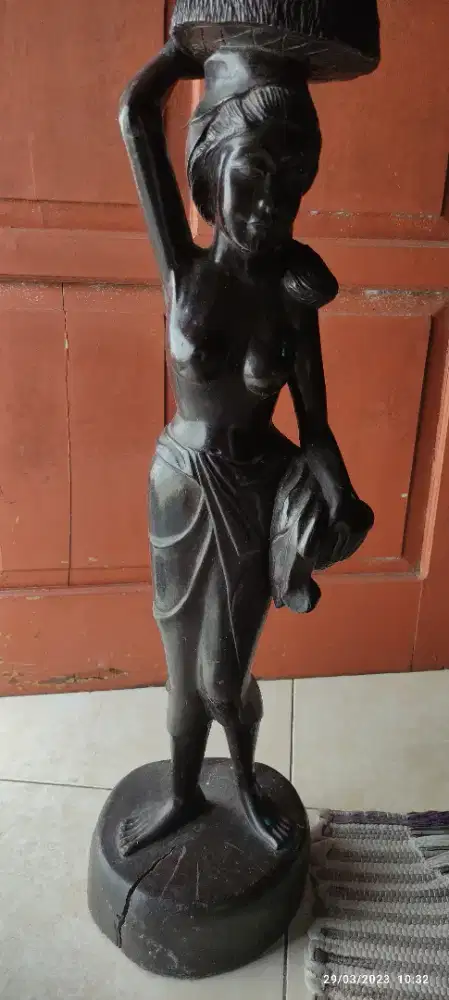 Patung bali antik dri kayu utuh sudah puluhan tahun tidak dirayap
