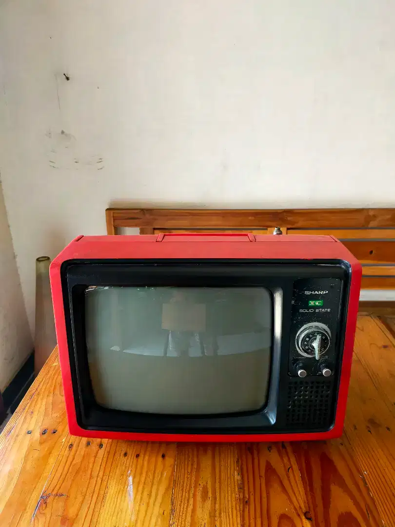 TV SHARP Merah Jadul for Vintage Decor