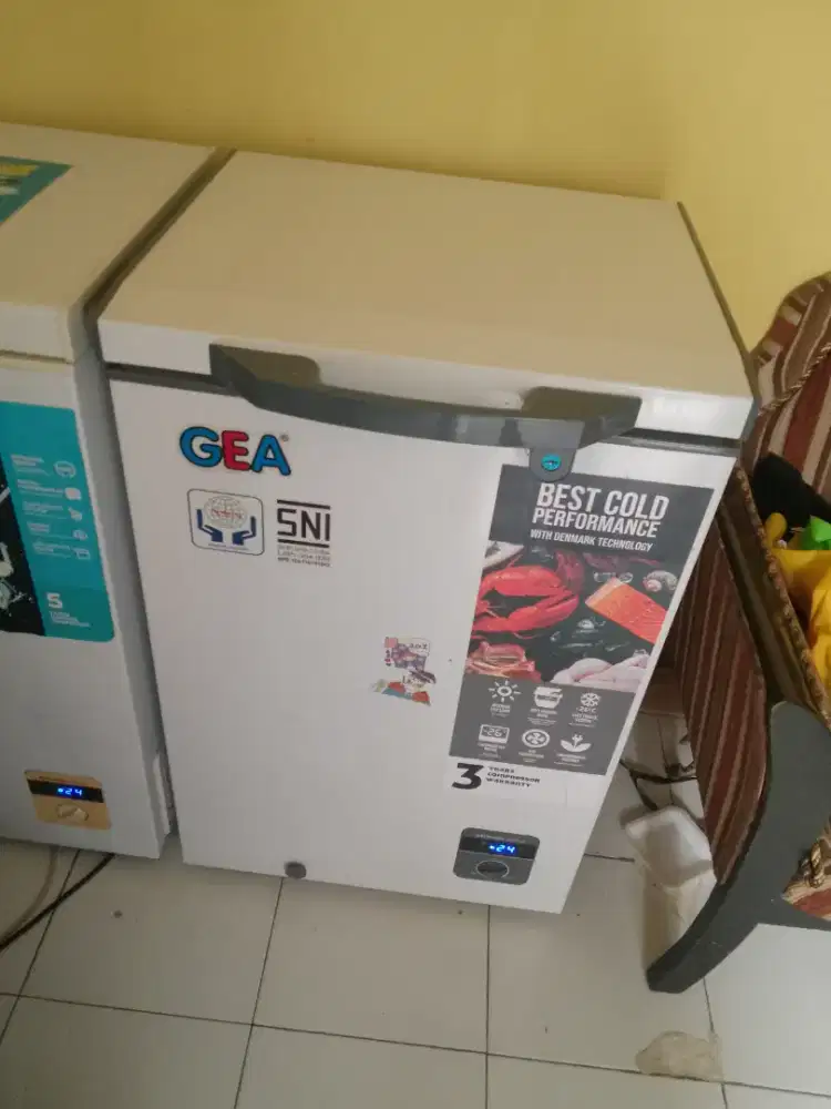 Freezer GEA 110 Harga Murah Normal Mulus