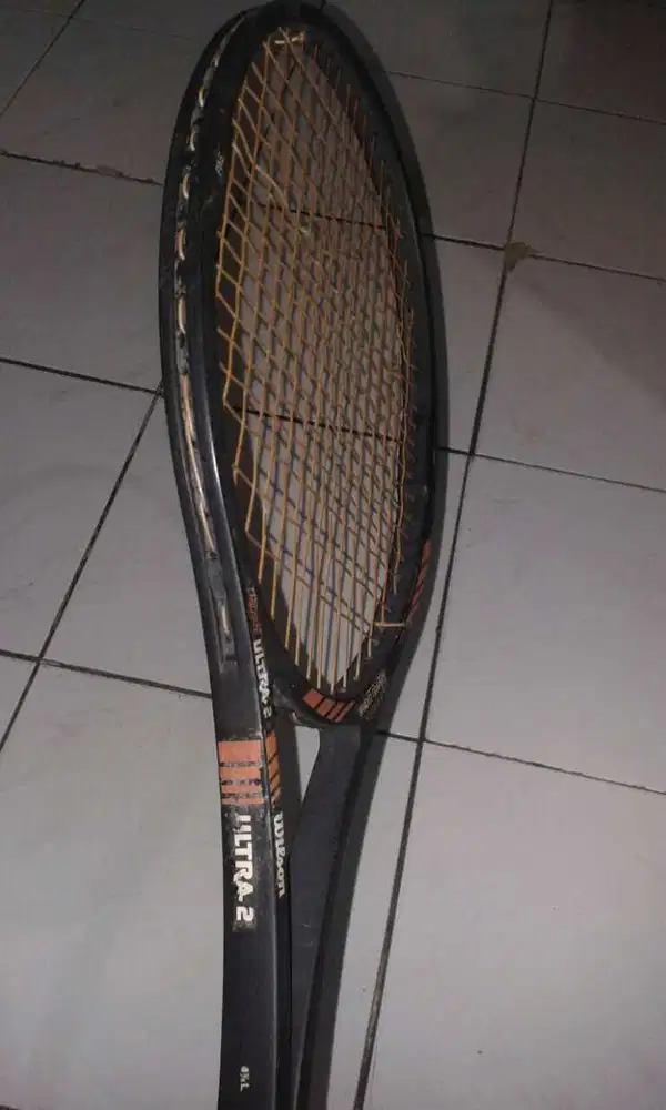 Raket Tenis Vintage Wilson Ultra 2