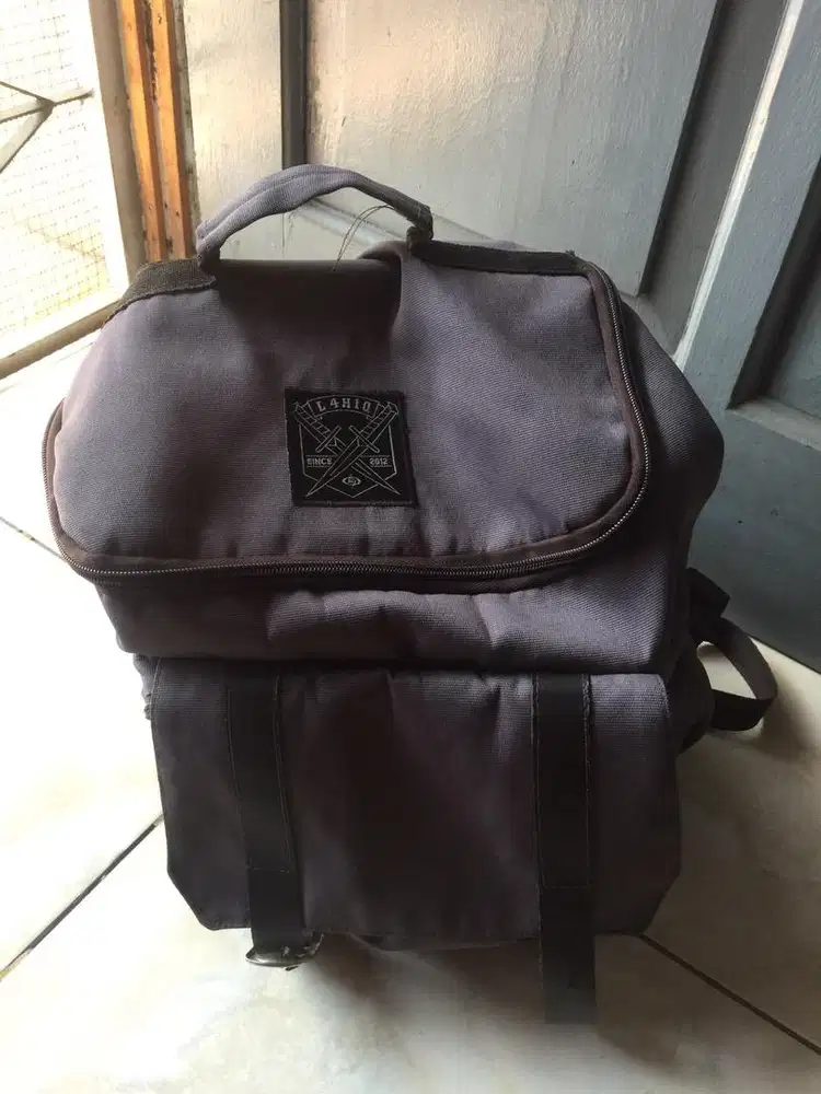 Dijual tas cowok warna abu- abu