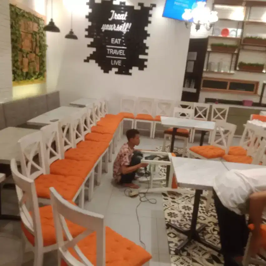 Menerima service sofa panggilan
