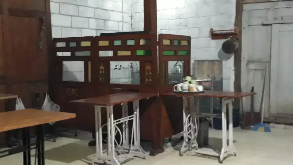 Meja mesin jahit jadul vintage