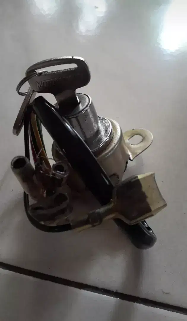 Kunci kontak motor Suzuki A100-4