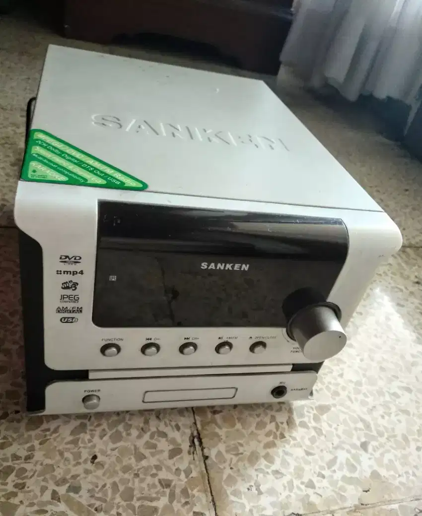 DVD player/MPEGA/AM/FM Radio