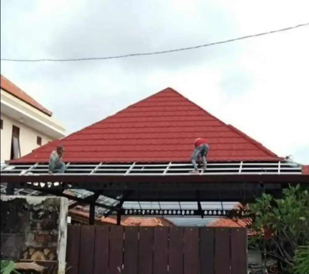 Rangka bajaringan plus atap genteng metal pasir