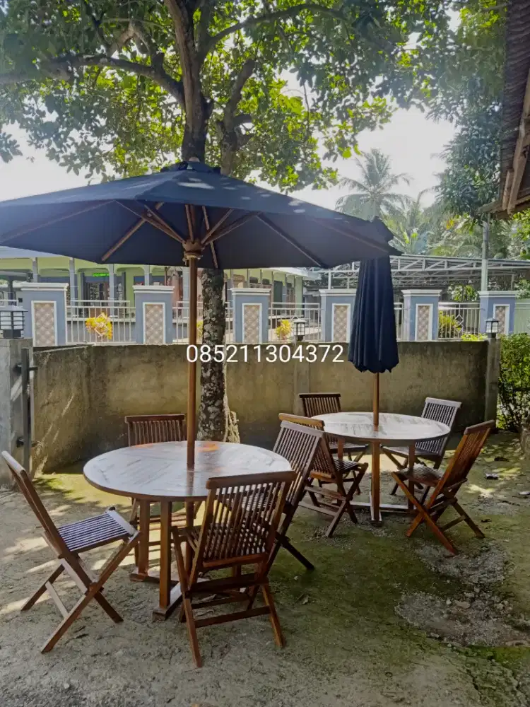 Set meja kursi payung cafe outdoor