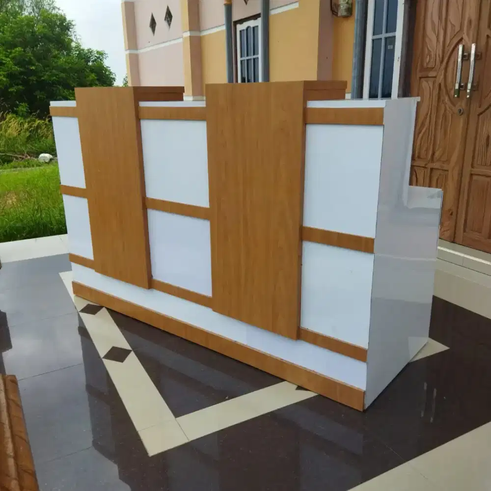 Meja resepsionis lapis hpl