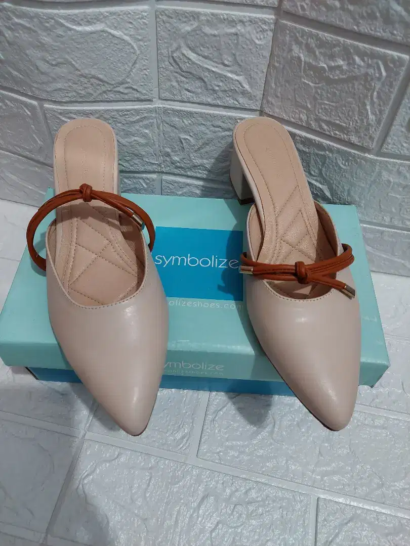 Symbolize Fanya Heels sandal