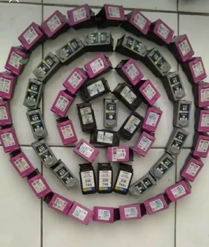 Memberi dan menampung cartridge baru/bekas