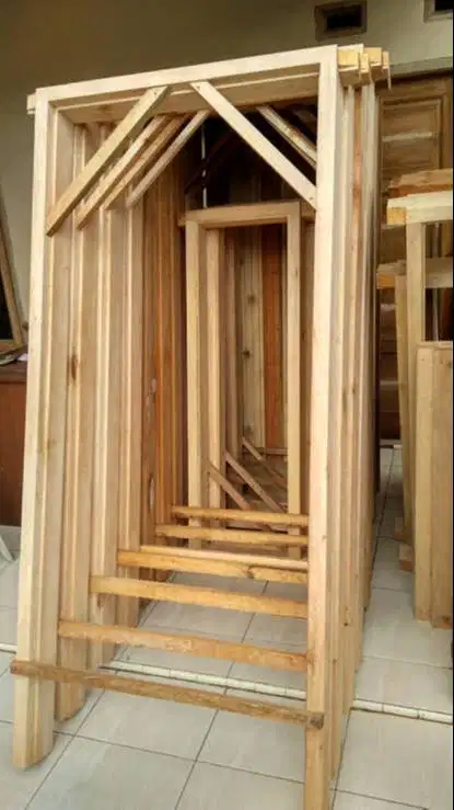 Kusen dan daun pintu kamper utama