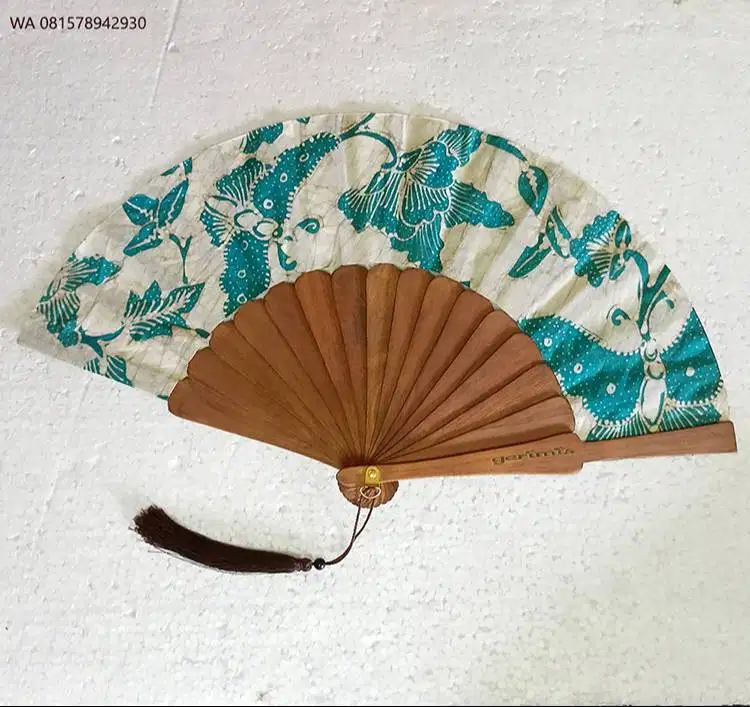 kipas kayu tangan