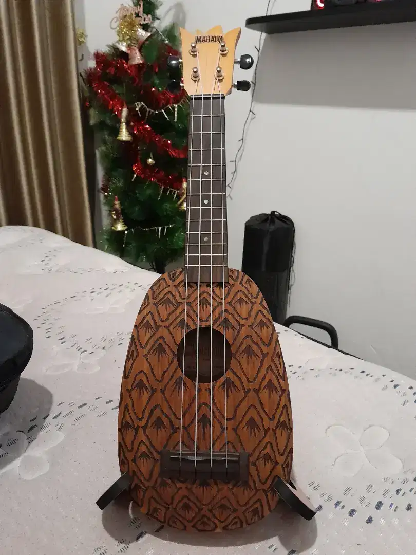 Ukulele mahalo pineapple