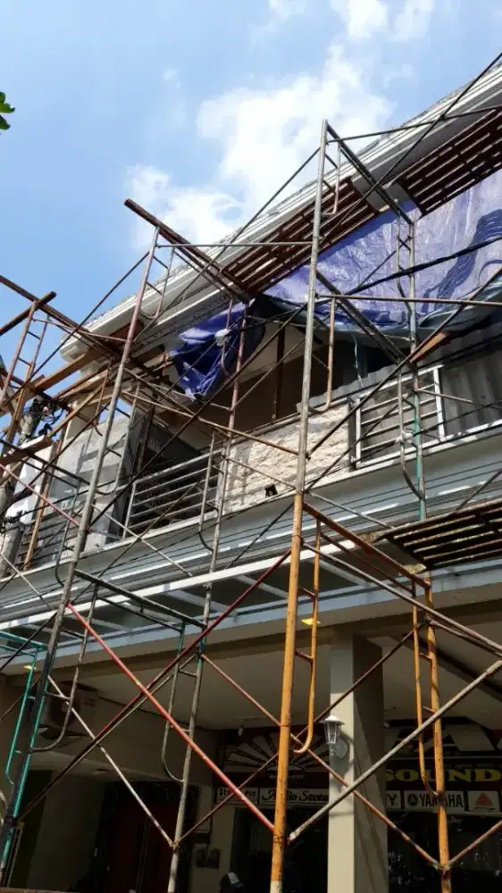 tukang renovasi bangun rumah atap galvalume  keramik granit plafon pvc