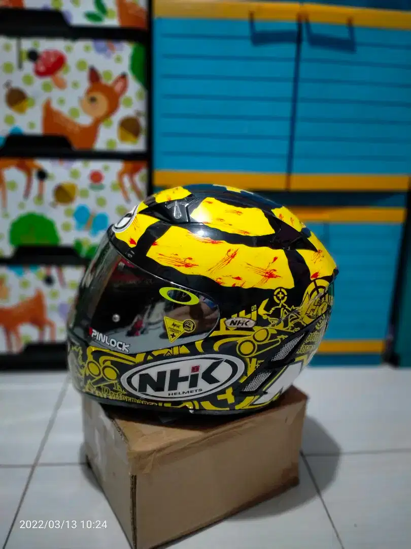 Helm NHK GP Pro black yellow limeted