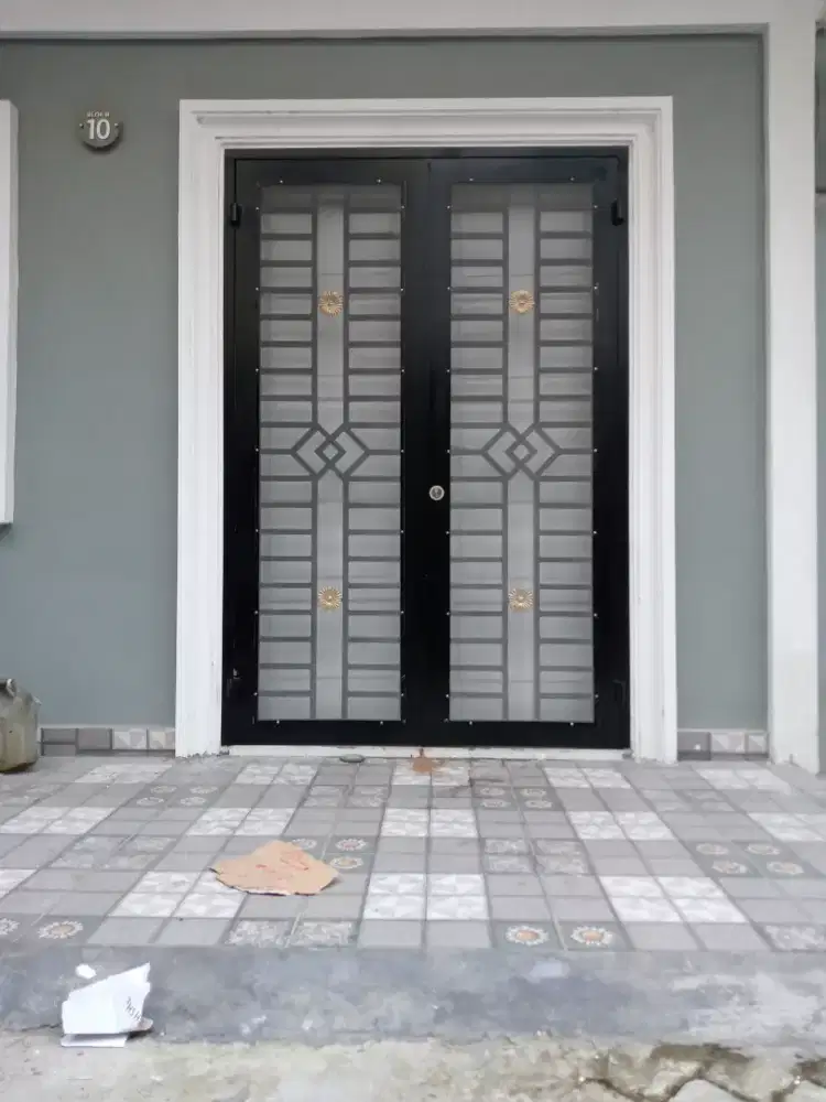 Jerjak dan pintu minimalis