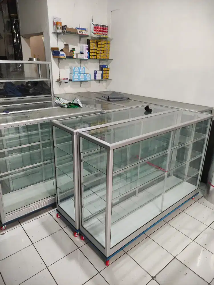 etalase kaca 1,5  meter COD bayar ditempat