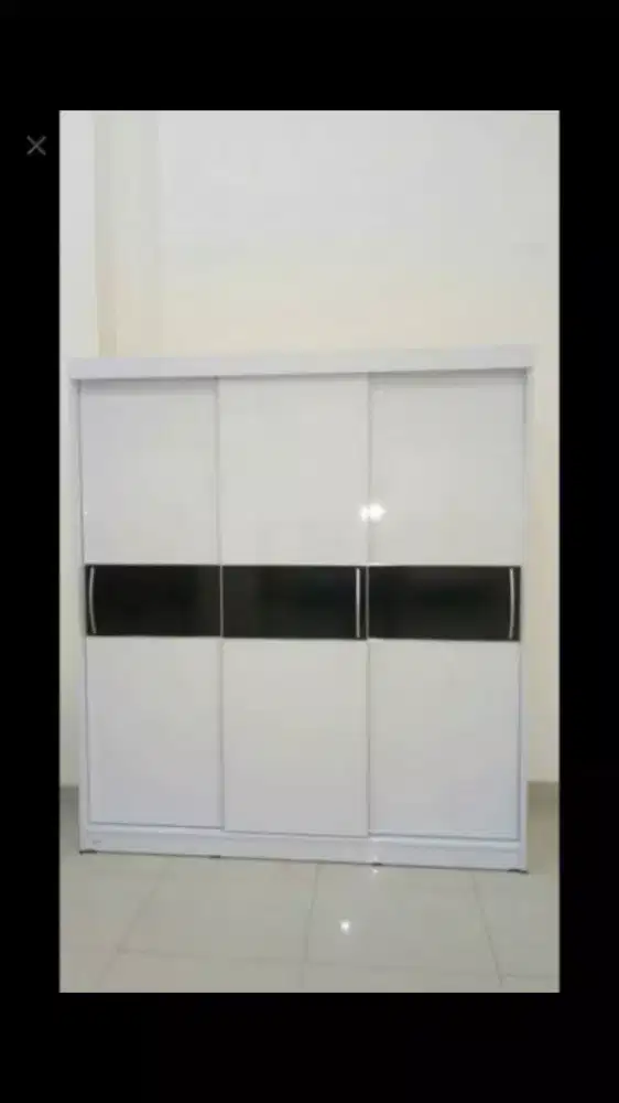 Lemari baju minimalis HPL