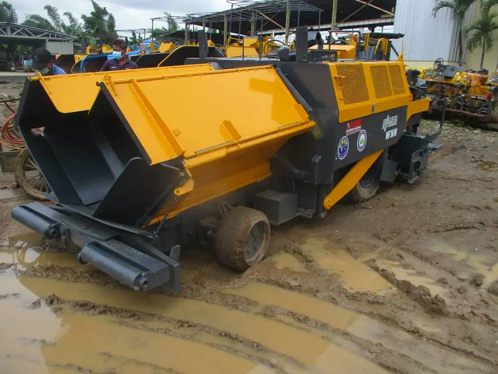 Asphalt Finisher Niigata NF36W Lebar 3,6 Meter Ex Japan