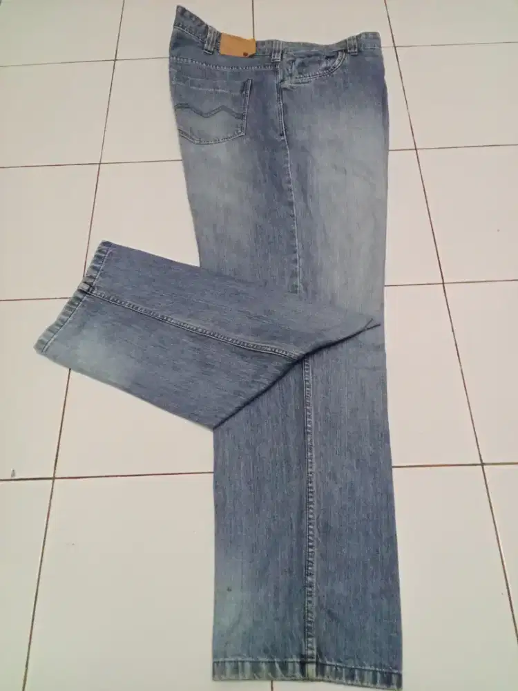 Denim jeans MAXIM size 44 made in uni Emirat Arab