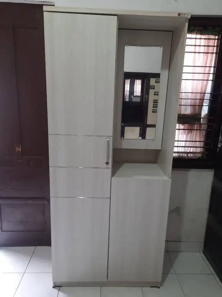 Dibeli lemari2 partikel/kayu bekas