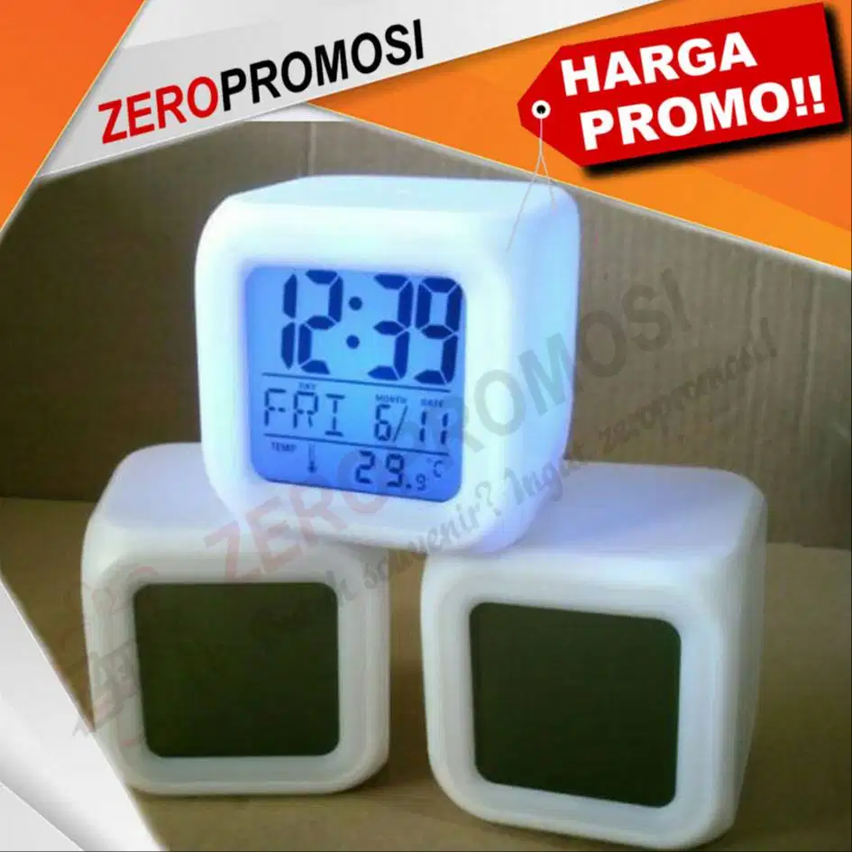 Souvenir Jam Aurora dengan Bentuk Dadu Kotak