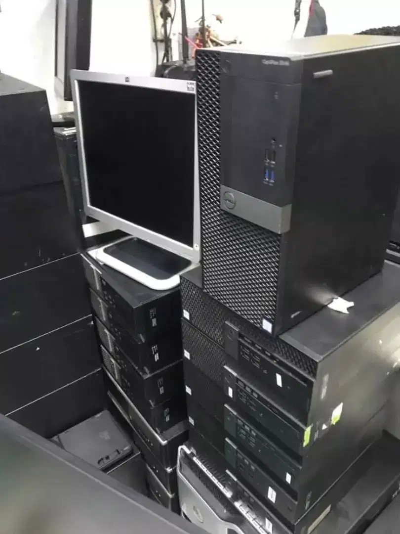 Menerima borongan monitor dan part lainnya