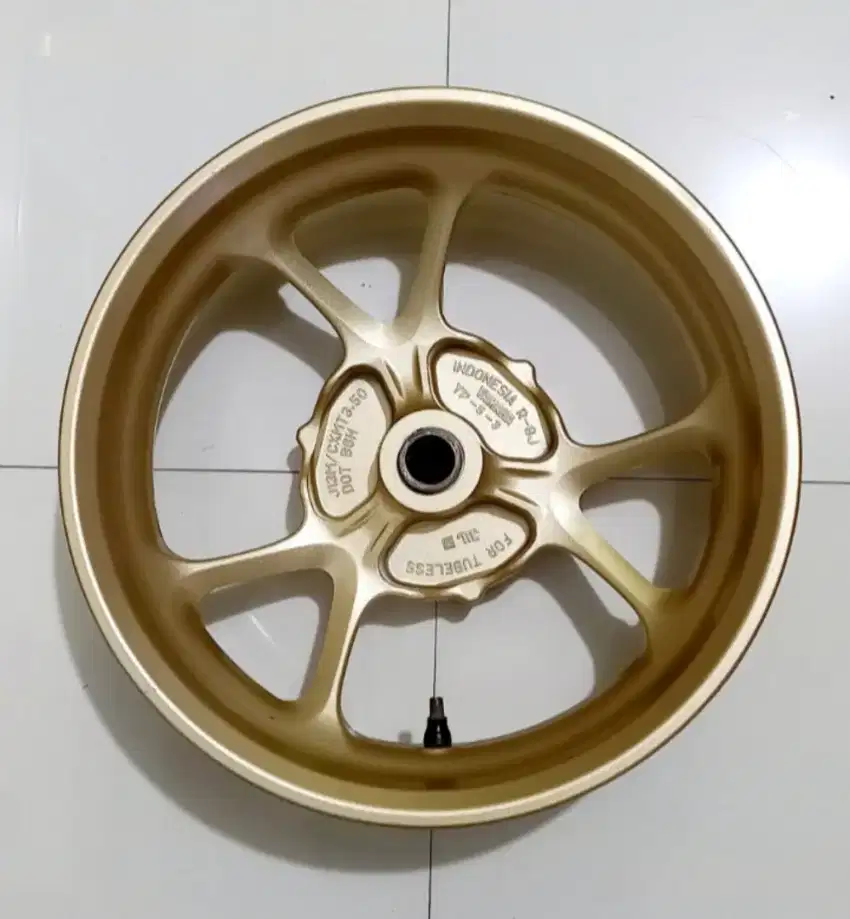 Velg Belakang Yamaha All New NMax 2020/2021/2022 warna Gold, original