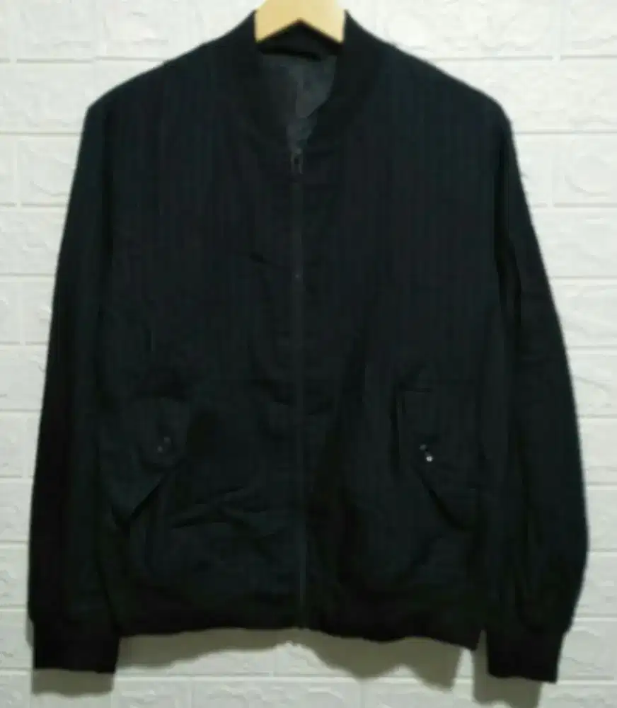 Jaket pria bomber uniqlo bekas