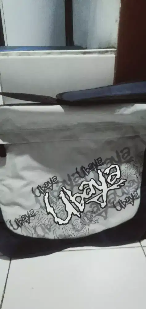 Tas selempang besar ubaya