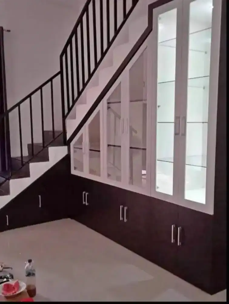 Almari bawah tangga HPL