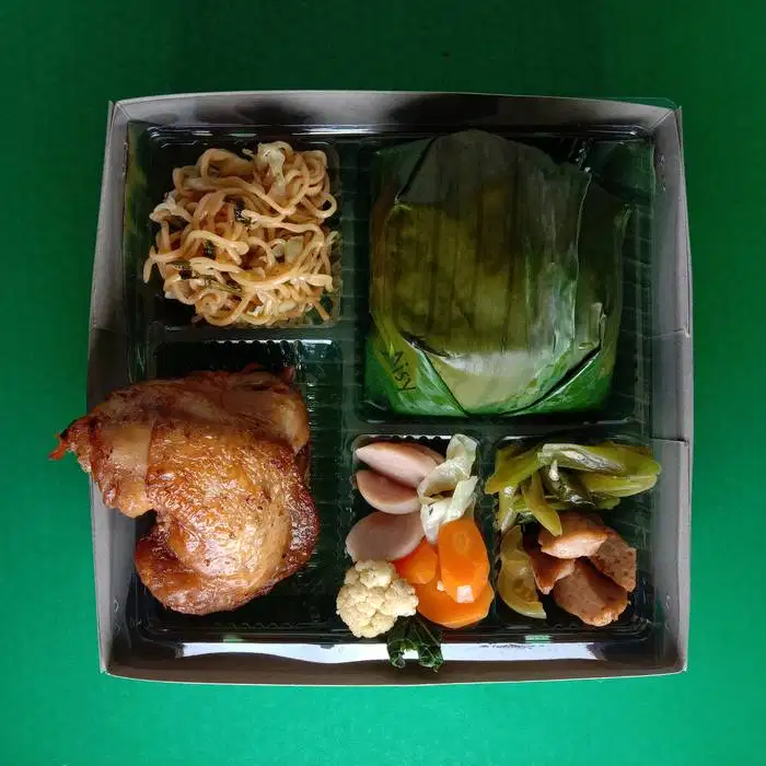 Nasi Kotak Ayam Goreng + Mie + Oseng Buncis + Capcay (Semarang)
